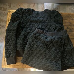 New Amazon Black Quilted Sweatshirt and Skort Set. Size small.